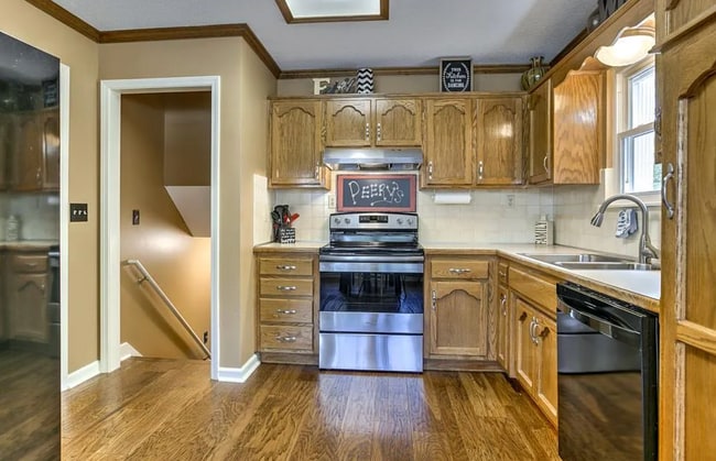 Building Photo - 420 SE Onyx Dr