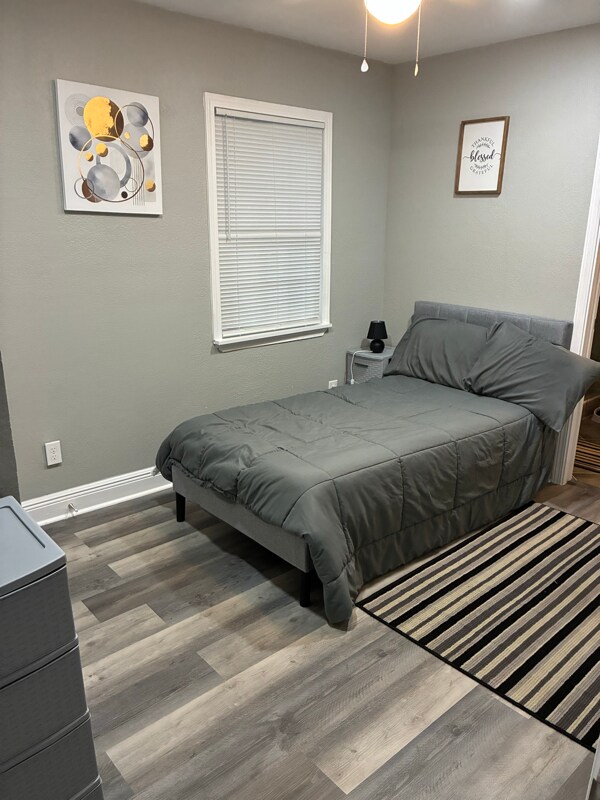 Foto principal - 706 E Tinsley St