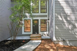 Building Photo - 545 Woodman Pl