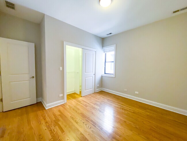 Building Photo - 421 W Belmont Ave