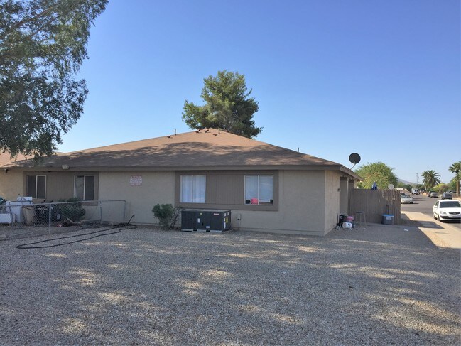 Building Photo - 301-303 E Ludlow Dr