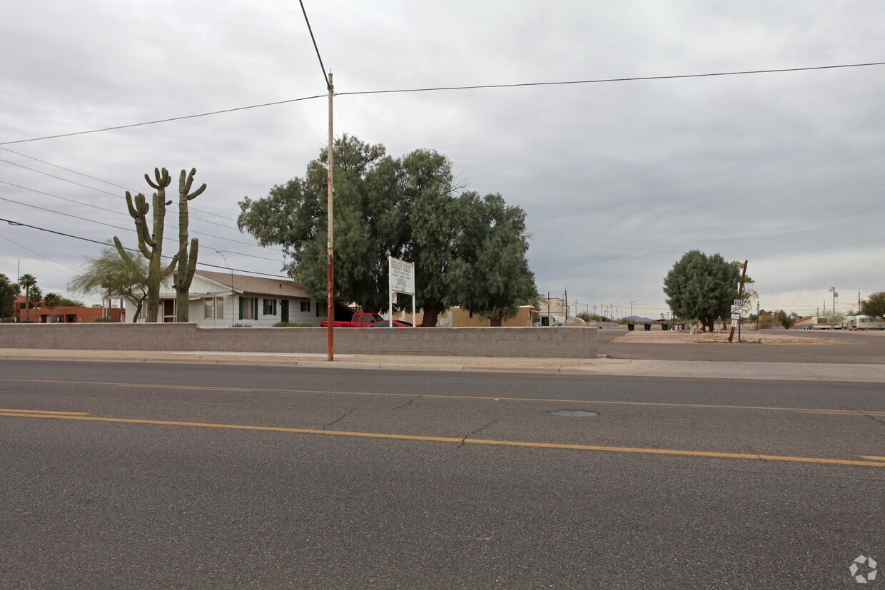 Primary Photo - 850 S Main St
