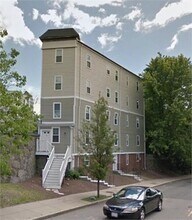 Building Photo - 142 Centre St