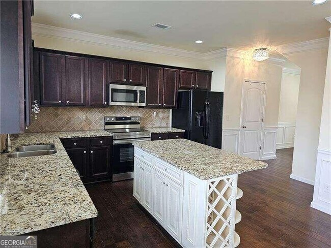 Building Photo - 875 Donington Cir SE