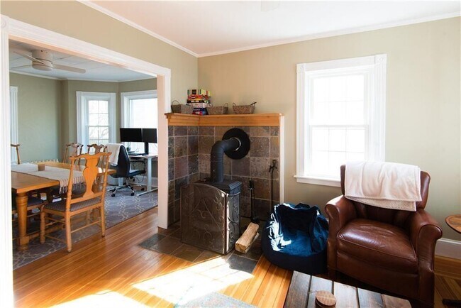 Foto del edificio - 21 Congdon Ave