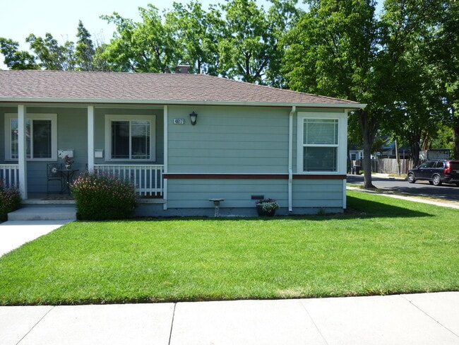 Foto del edificio - DOWNTOWN PLEASNTON Home with WASHER AND DRYER - 1 CAR GARAGE