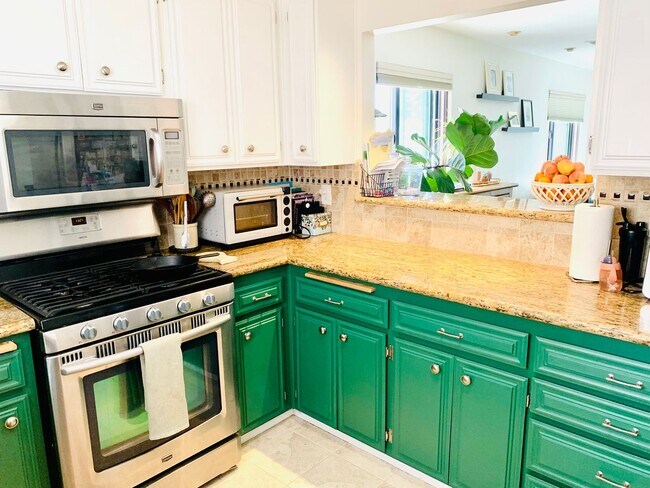 Foto del edificio - BEAUTIFUL 2BD/2.5BA Condo Available in Nor...