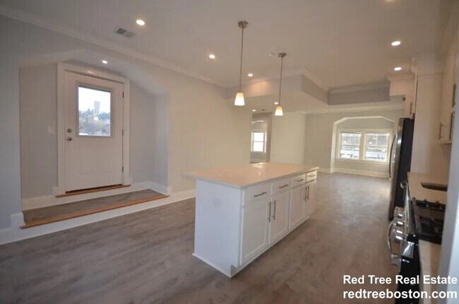 Building Photo - 124 Kenrick St