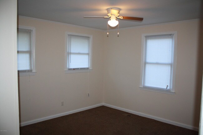 Building Photo - 426 Nelson Dr