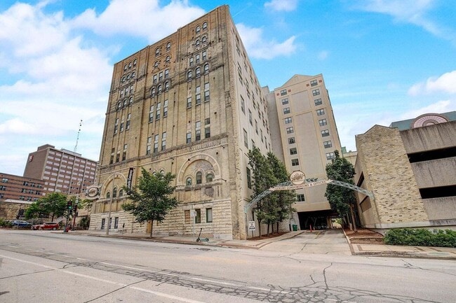 Building Photo - 270 E Highland Ave