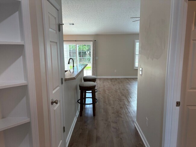 Building Photo - 3154 Shorecrest Bay Dr