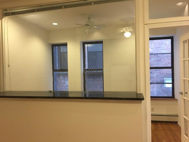Building Photo - 82 W 105th St