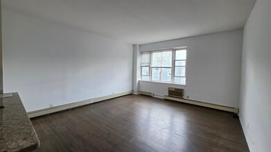 Building Photo - 139 Poplar St