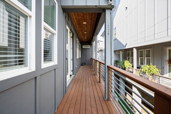 Foto del edificio - Modern 3BR/3.5BA home in Sylvan Summit, ju...