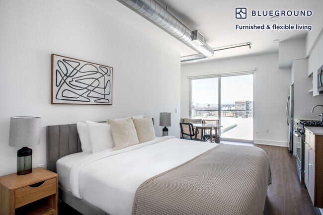 Building Photo - 4210 Del Rey Ave