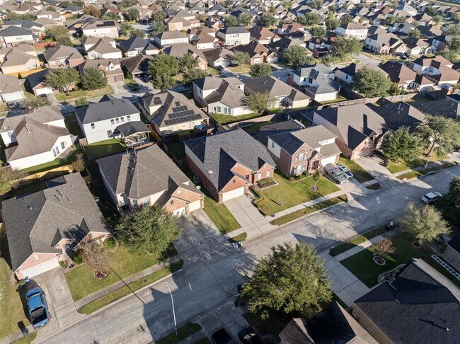 Foto del edificio - 4211 Old Arbor Way
