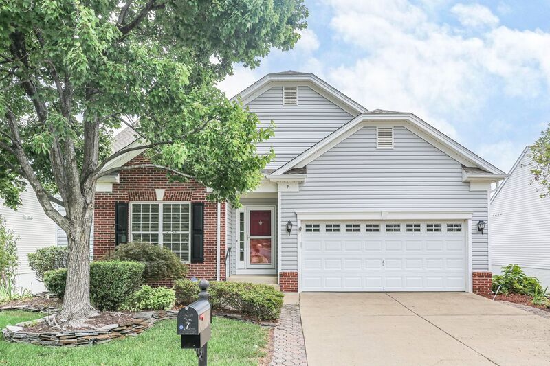 Foto principal - 7 Carson Dr