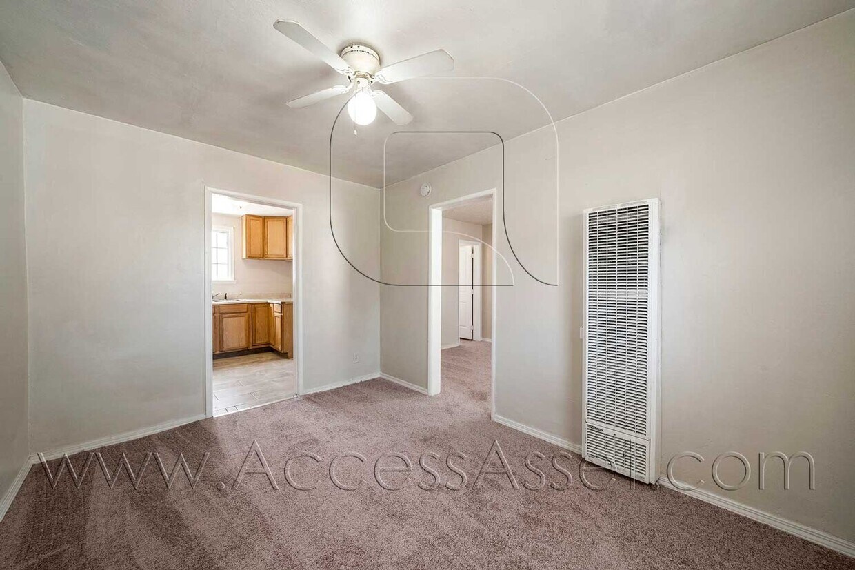 314 N Lindsay St Unit 1/2, Lake Elsinore, CA 92530 Room for Rent in