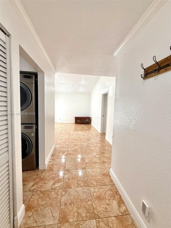 Foto del edificio - 17230 NW 60th Ct