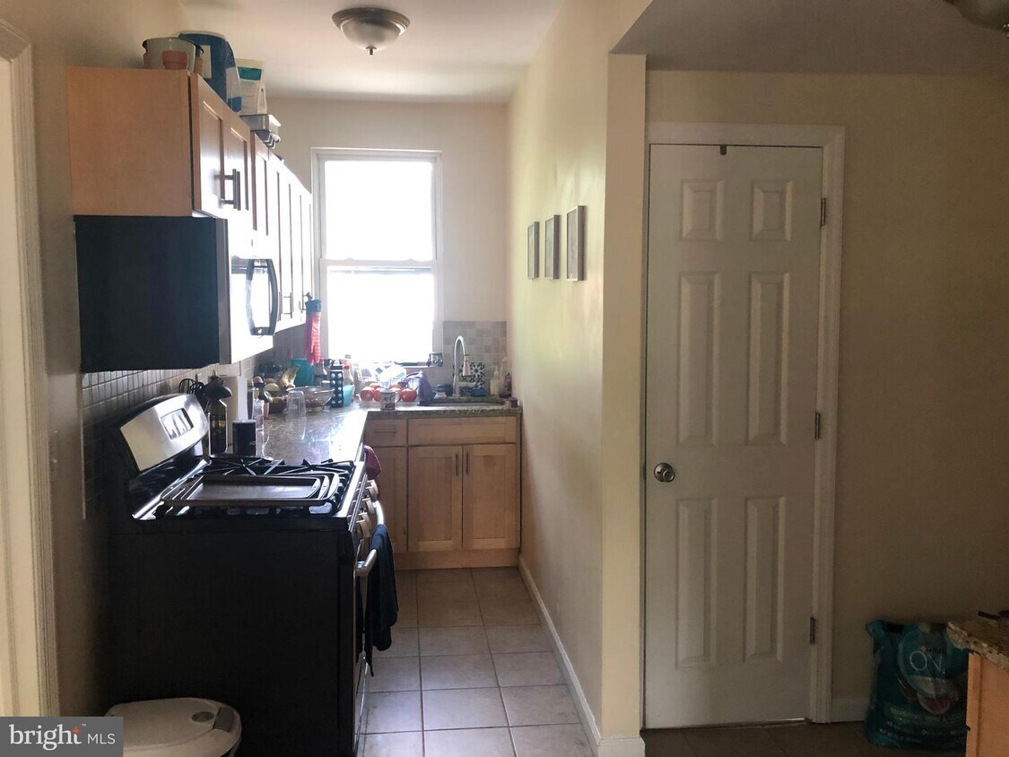 Primary Photo - 128-130 Spruce Cir