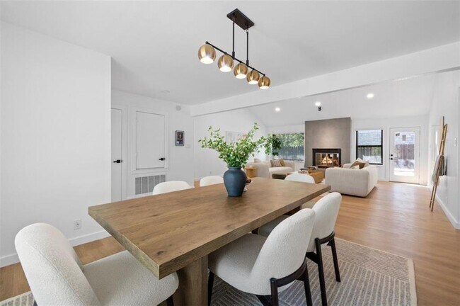 Building Photo - 11102 Oak Knoll Dr