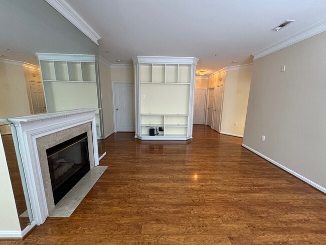 Building Photo - 4137 Fountainside Ln