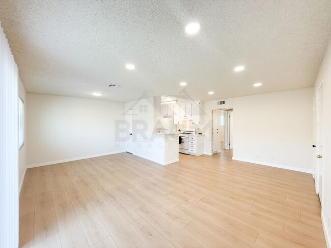Building Photo - 14801 Delano St