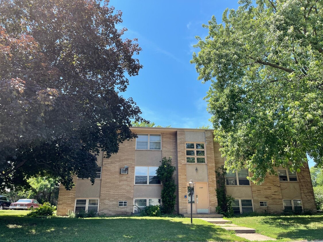 Front View Of Property - 3157 Douglas Dr N
