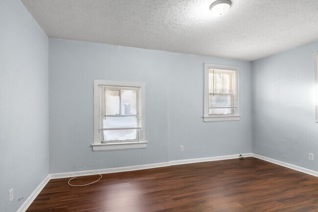 Building Photo - Renovated 3/1 Single Family Home Available...