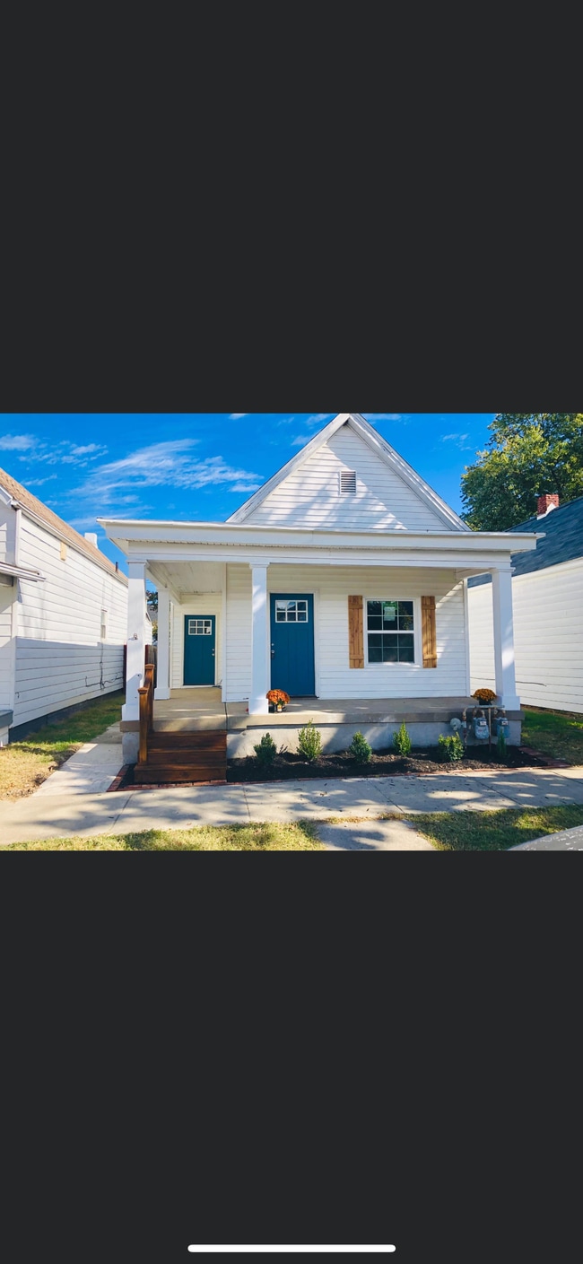 Building Photo - 613 Hess Ave