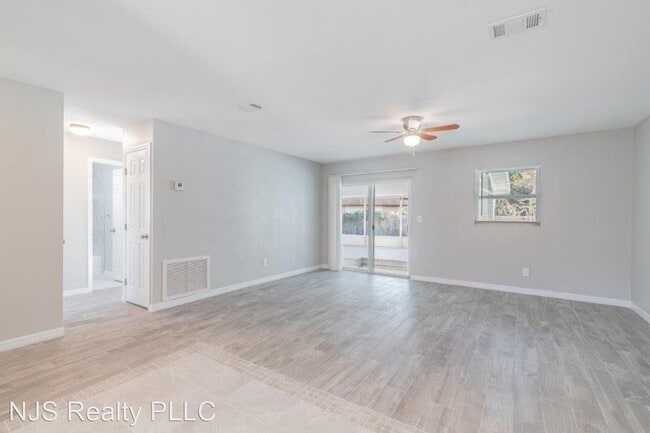 Building Photo - 3 br, 2 bath House - 5990 Burch St. N