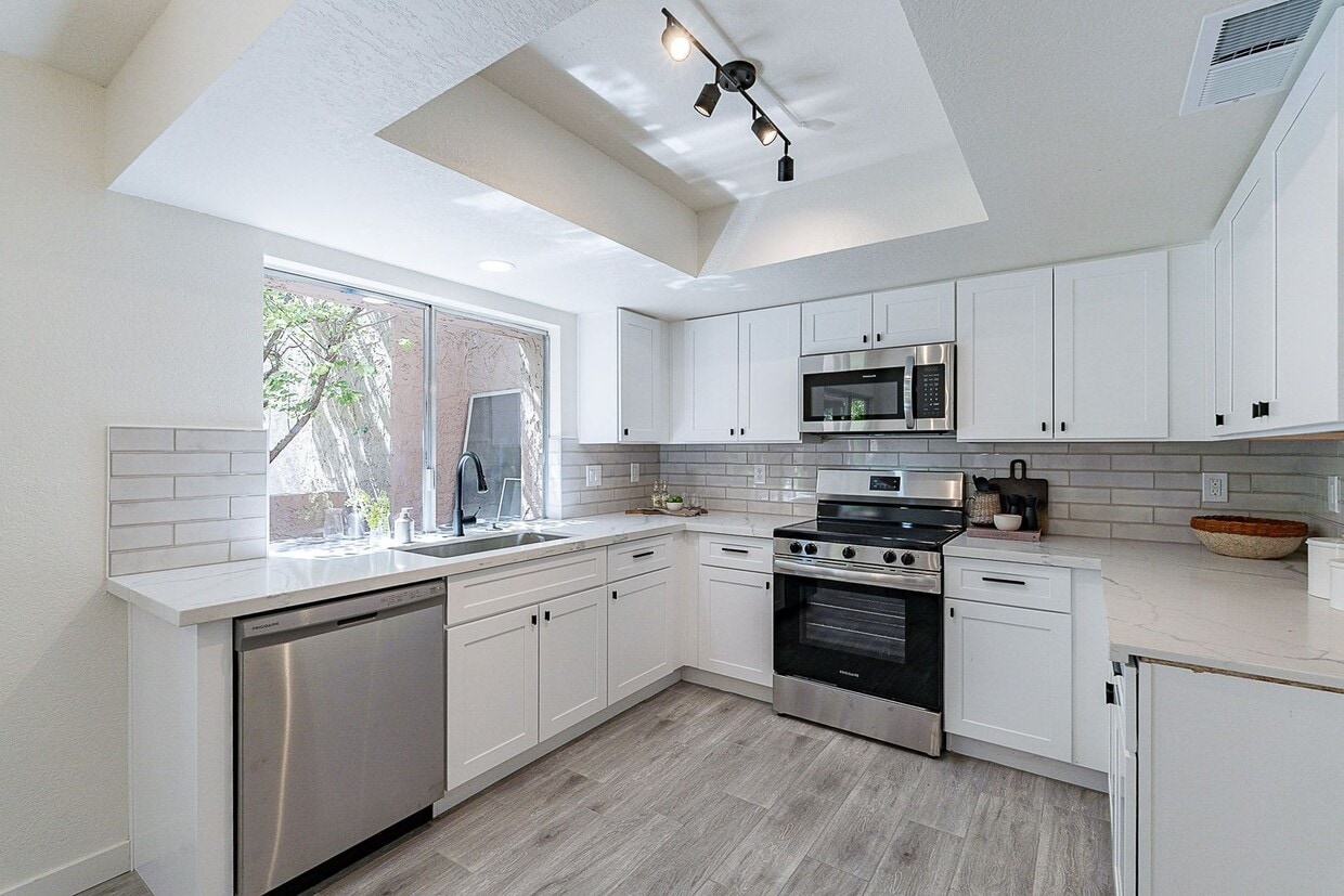 Primary Photo - Live in luxury in this Scottsdale condo!