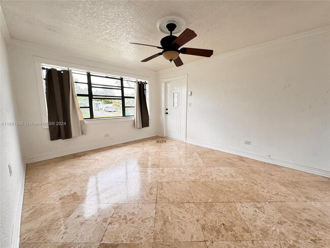 Foto del edificio - 3910 SW 58th Terrace