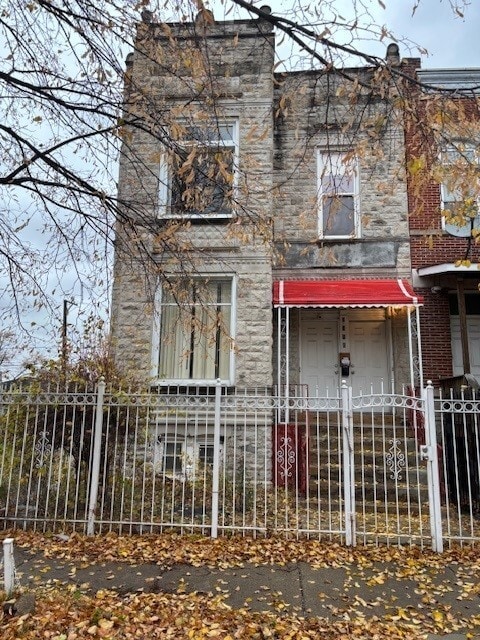 Primary Photo - 2818 W Wilcox St