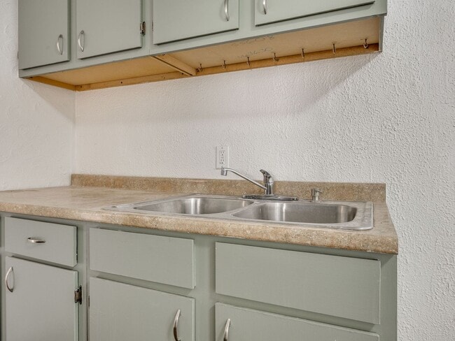 Foto del edificio - Updated home in Heart of OKC + 4 bedrooms