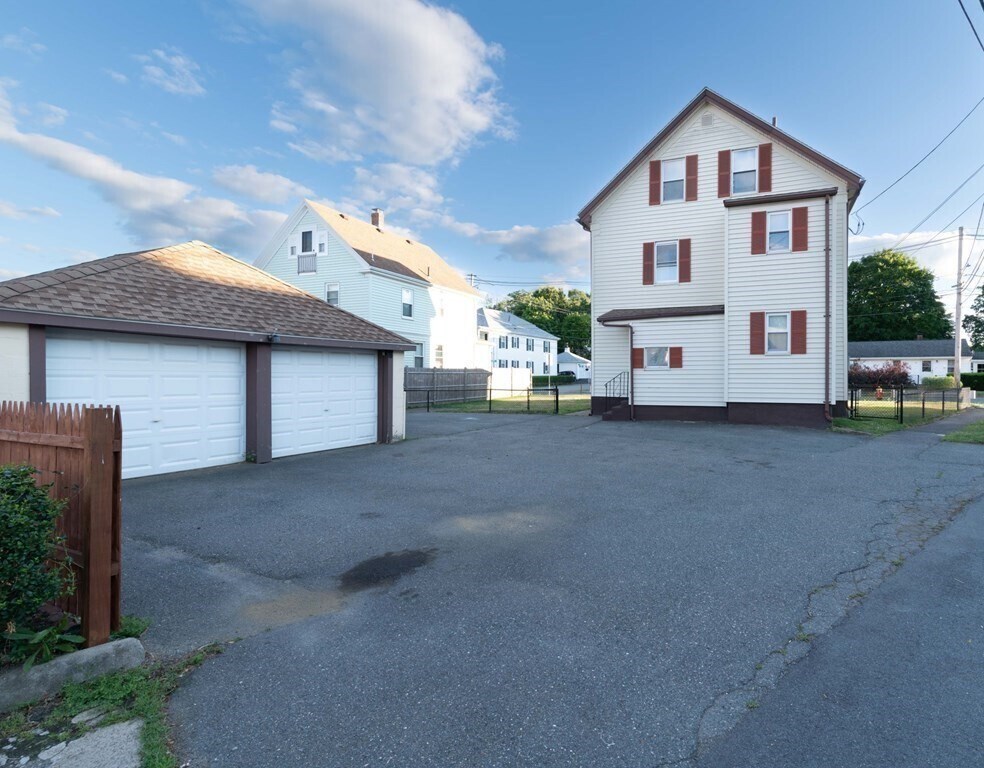 39 County St Unit 1, Peabody, MA 01960 Room for Rent in Peabody, MA