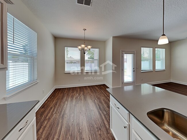 Building Photo - 1149 Sky Lks Dr