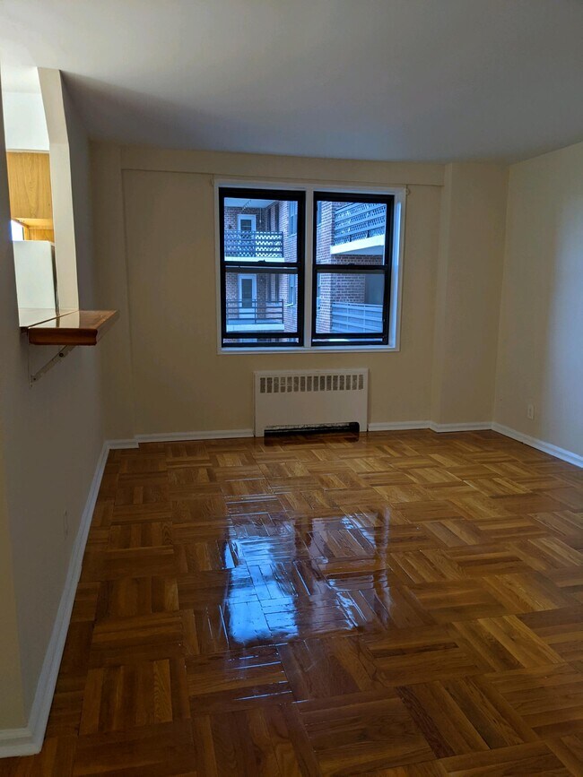 Foto del edificio - 490 Pelham Rd