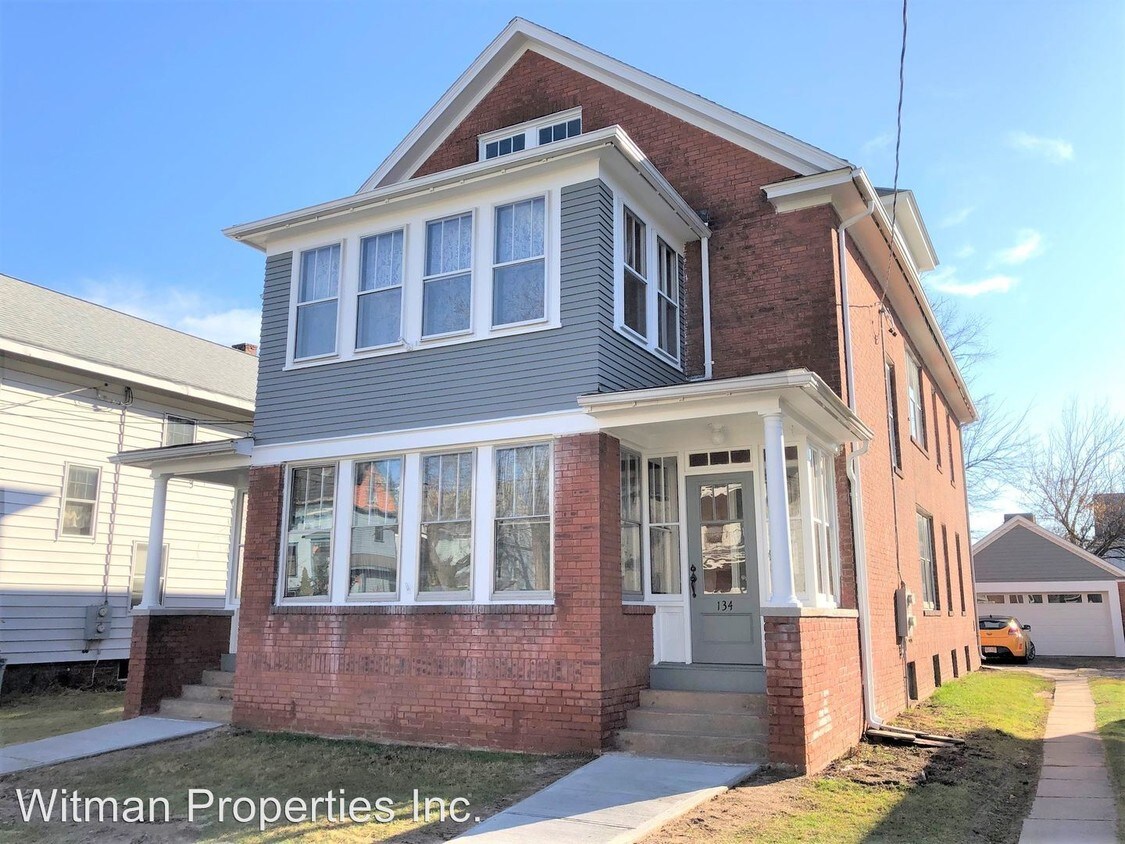 Primary Photo - 134 Allyn St