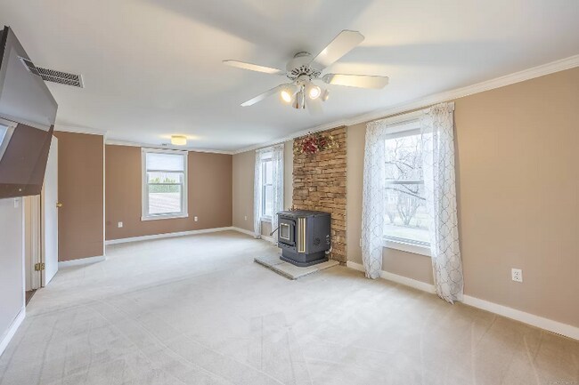Building Photo - 5 Mixville Rd