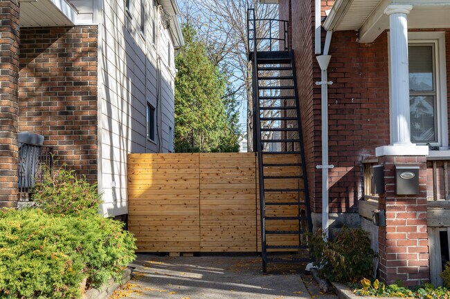 Photo du bâtiment - 758 PIERRE Av