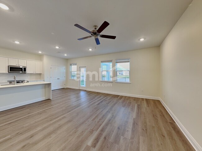 Foto del edificio - 5964 Sycamore Pl St