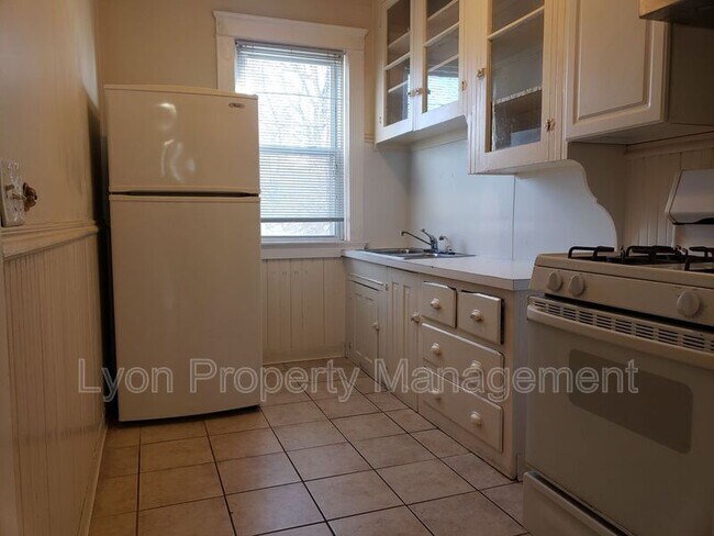 Building Photo - 47 Pleasant St