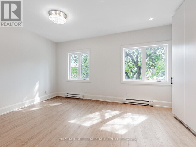 Photo du bâtiment - 2528-2528 Yonge St
