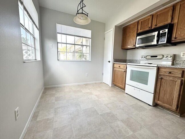Building Photo - 973 Norfolk Ct