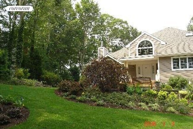 Building Photo - 217 Water Mill Towd Rd