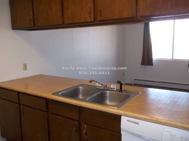 Foto del edificio - 818 E Cedar Ct