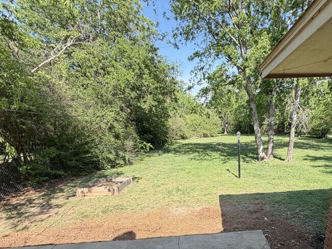 Foto del edificio - Rarely available and ready for immediate move in!