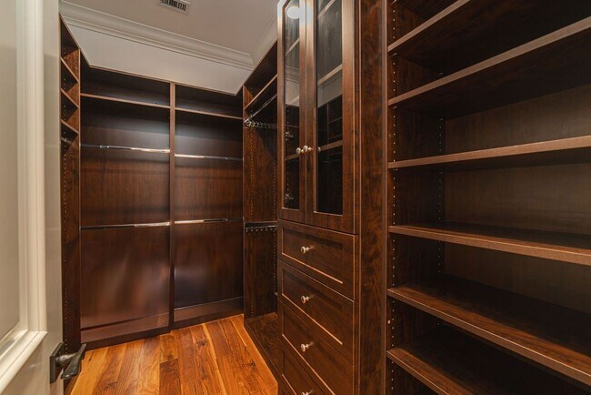 Foto del edificio - 700 Acacia Ave