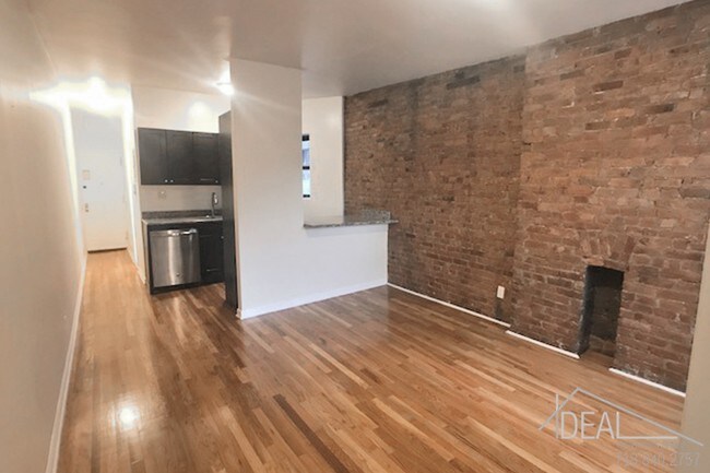 Building Photo - 260 Saint James Place #5DR